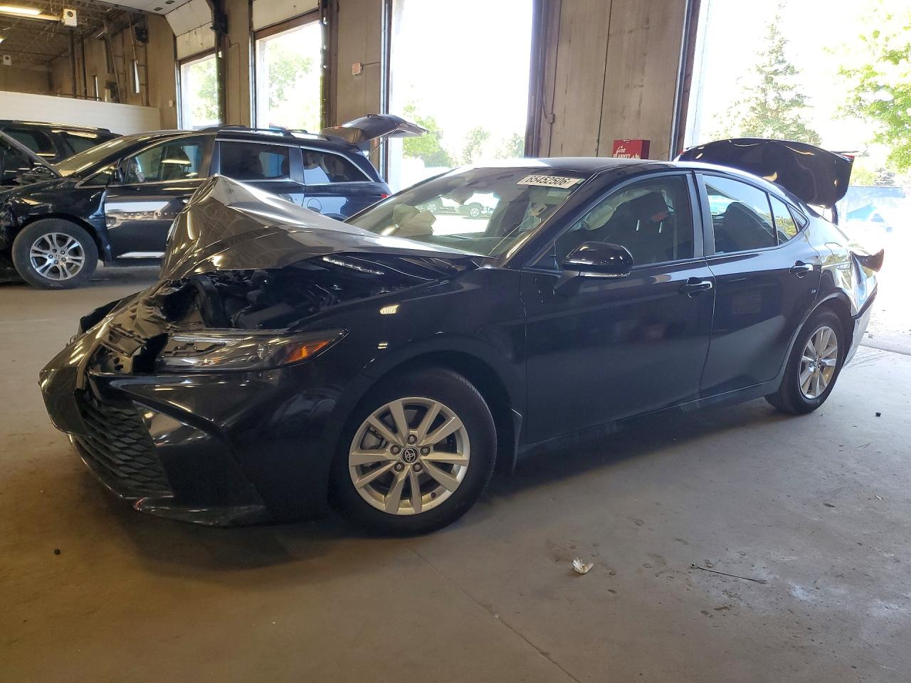 2025 TOYOTA CAMRY — Front 3/4
