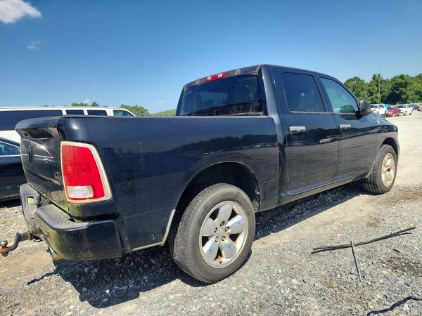 2013 RAM 1500 ST CREW CAB 4X2
