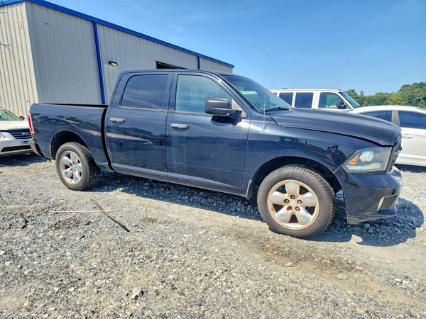 2013 RAM 1500 ST CREW CAB 4X2