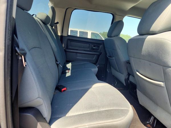 2013 RAM 1500 ST CREW CAB 4X2