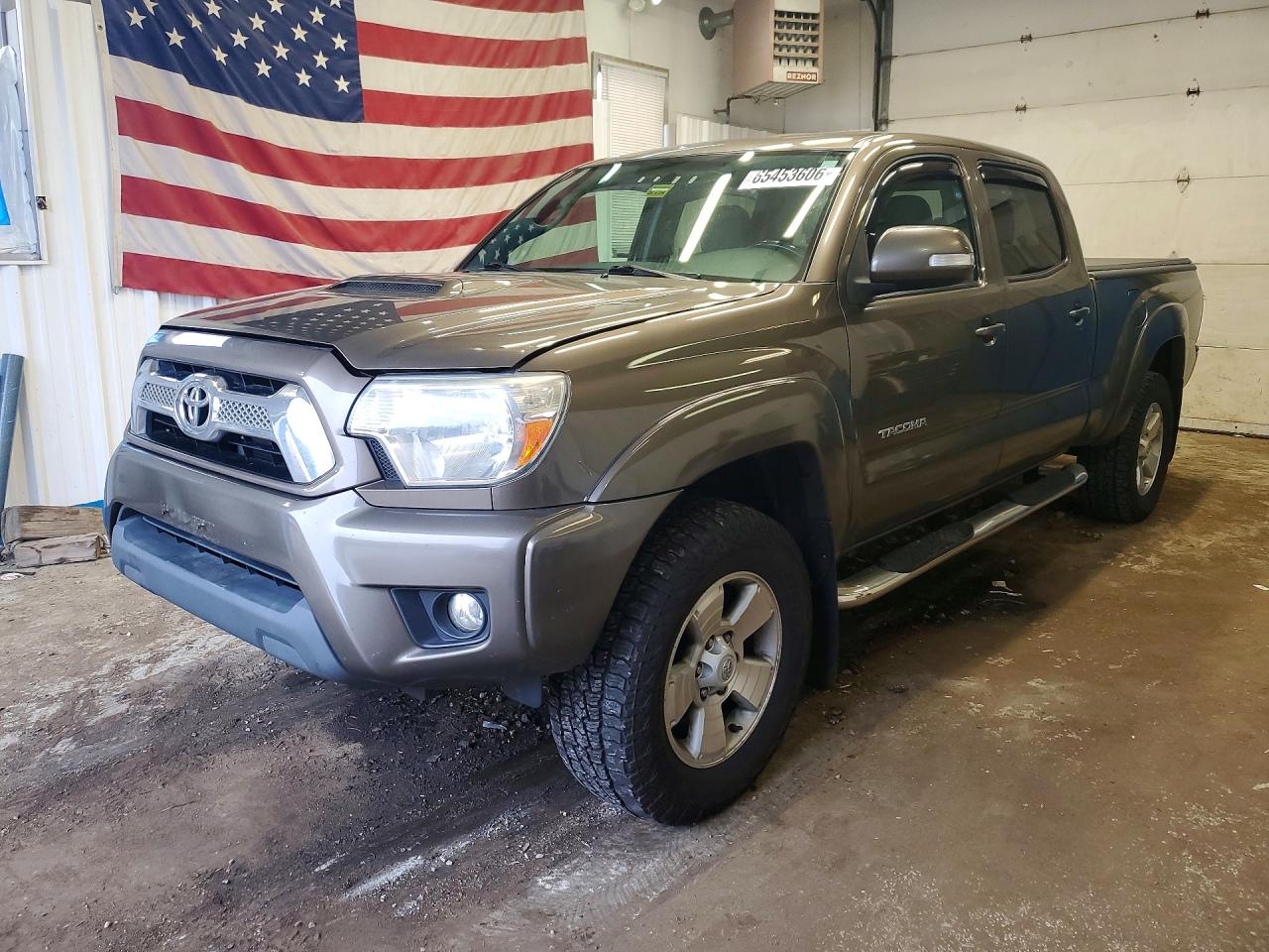 2015 TOYOTA TACOMA Delux Grade — Front 3/4