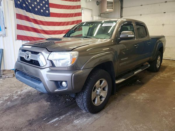 2015 TOYOTA TACOMA Delux Grade — Front 3/4