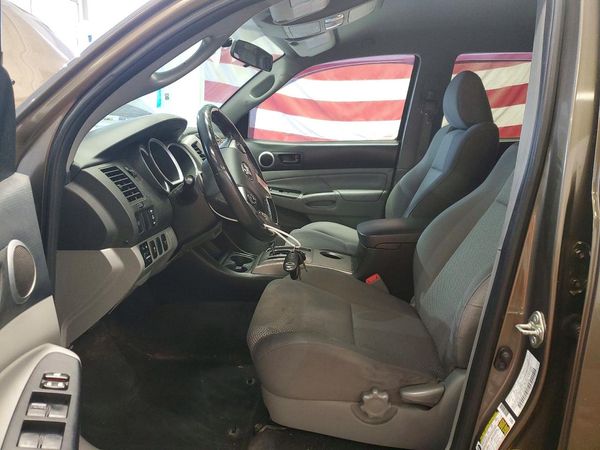 2015 TOYOTA TACOMA Delux Grade — DENT