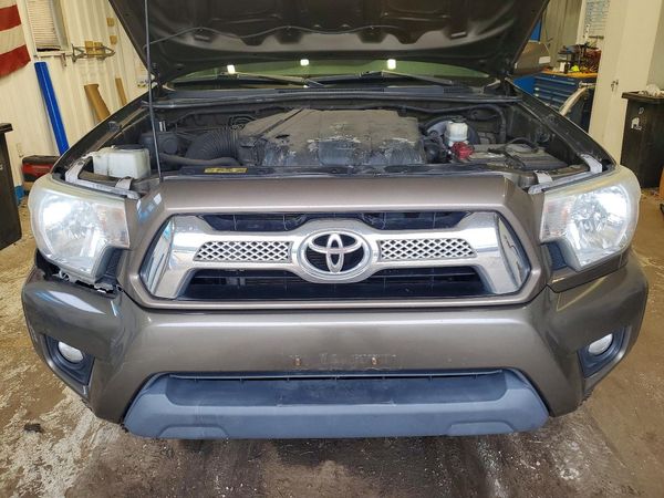 2015 TOYOTA TACOMA Delux Grade — Engine bay