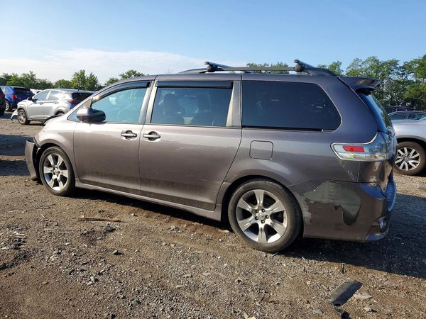2012 TOYOTA SIENNA