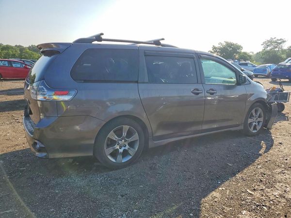 2012 TOYOTA SIENNA