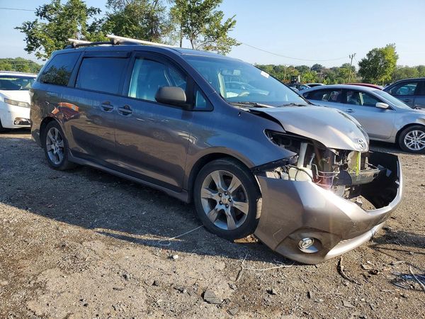 2012 TOYOTA SIENNA