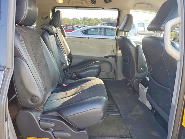 2012 TOYOTA SIENNA