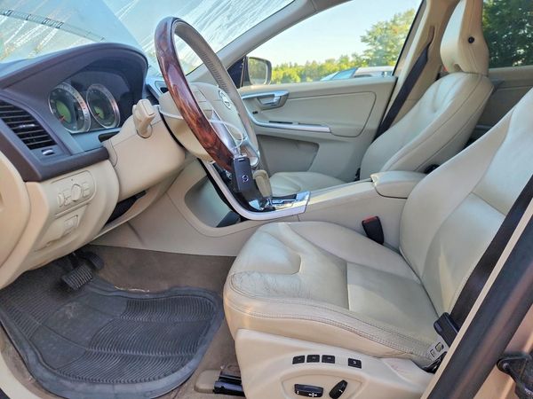 2012 VOLVO XC60