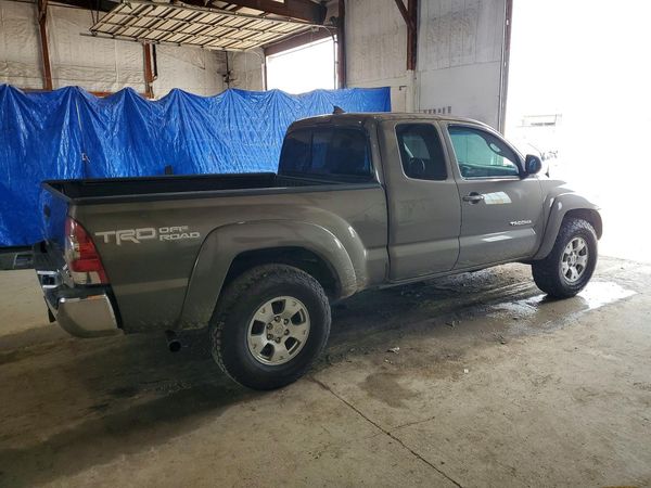 2014 TOYOTA TACOMA Delux Grade