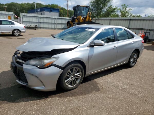 2017 TOYOTA CAMRY LE/SE/XLE/XSE — Front 3/4