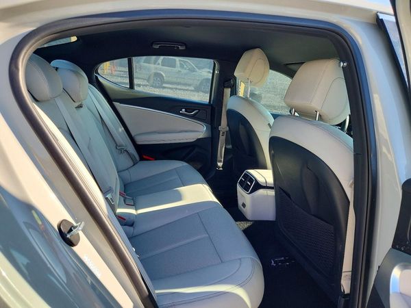 2025 GENESIS G70