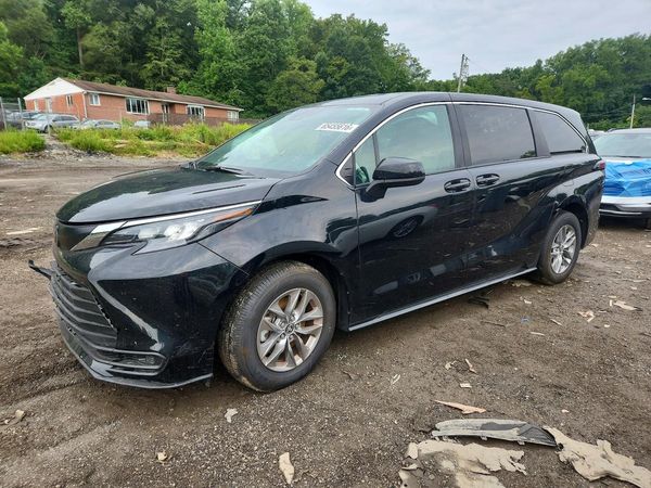 2026 TOYOTA SIENNA LE — Front 3/4