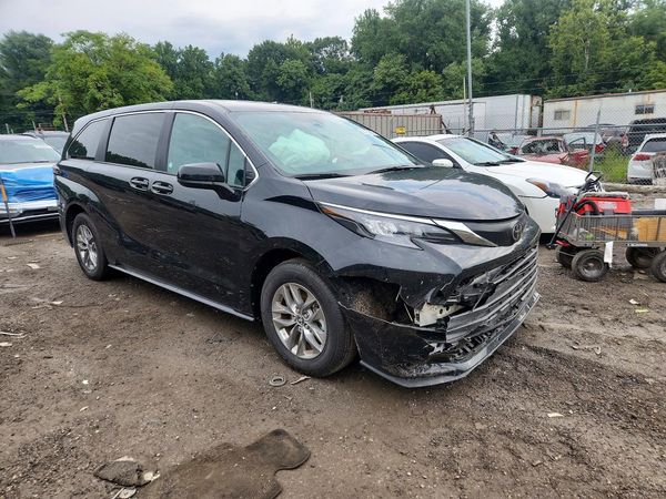 2026 TOYOTA SIENNA LE — Passenger 3/4