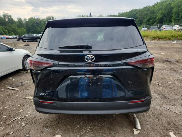2026 TOYOTA SIENNA LE — DIRR