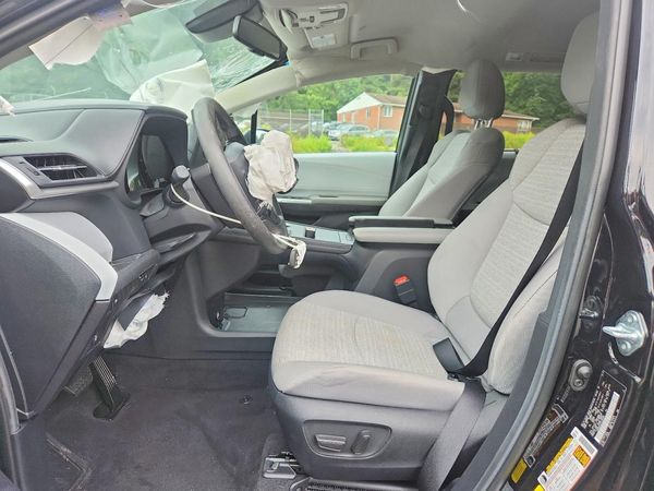 2026 TOYOTA SIENNA LE — DENT