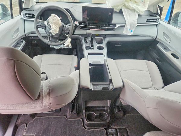 2026 TOYOTA SIENNA LE — CKPT