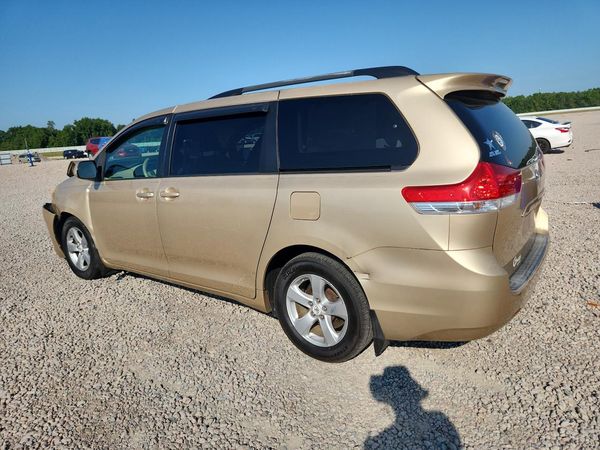 2012 TOYOTA SIENNA