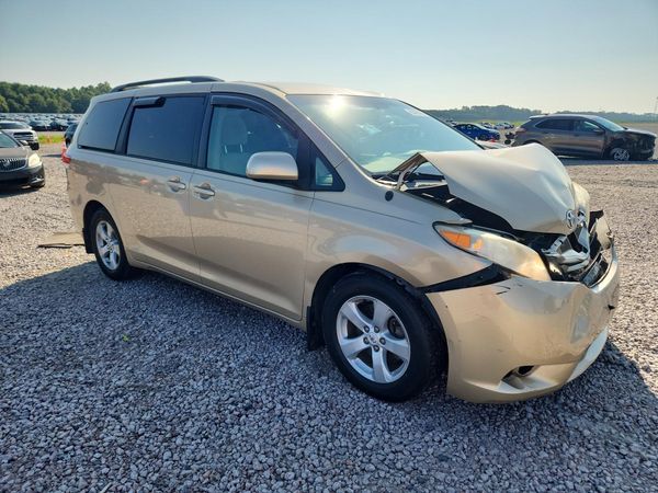2012 TOYOTA SIENNA