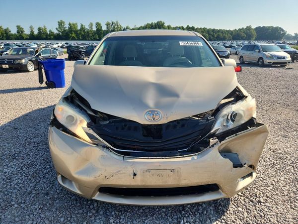 2012 TOYOTA SIENNA
