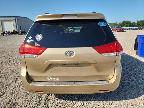 2012 TOYOTA SIENNA
