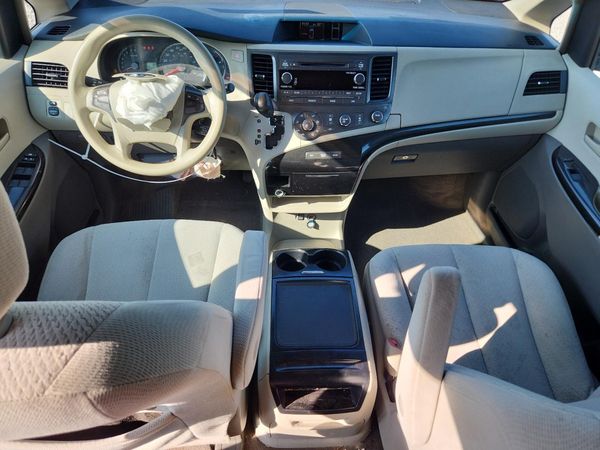 2012 TOYOTA SIENNA