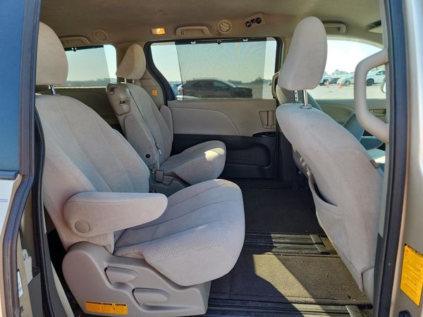 2012 TOYOTA SIENNA