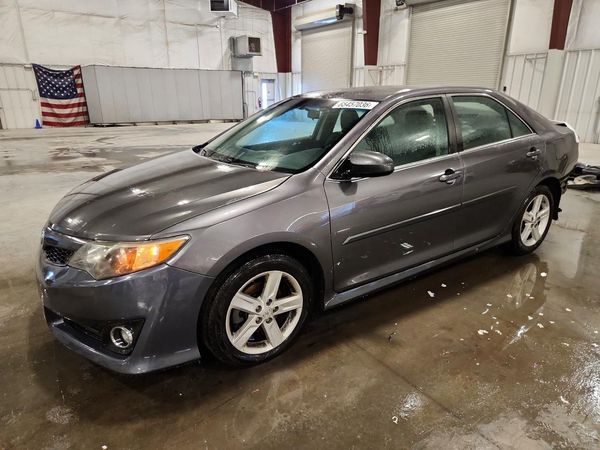 2014 TOYOTA CAMRY — Front 3/4