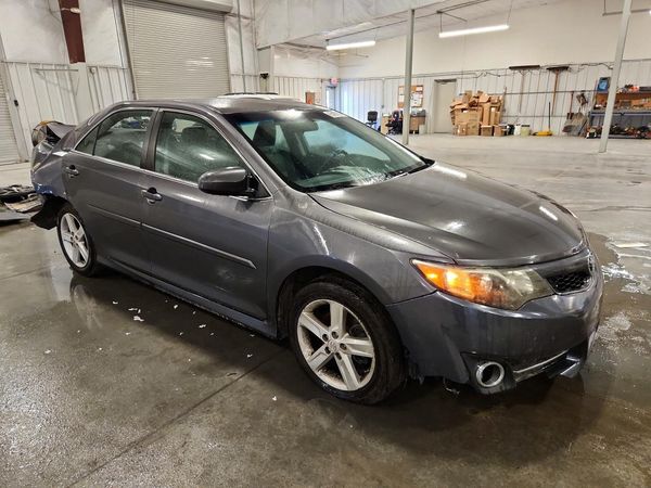 2014 TOYOTA CAMRY — Passenger 3/4