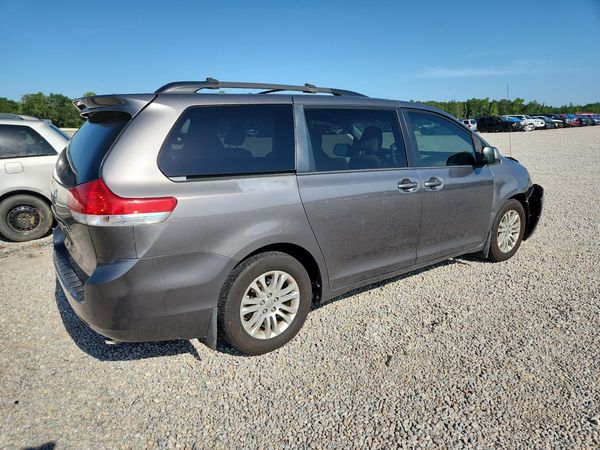 2014 TOYOTA SIENNA