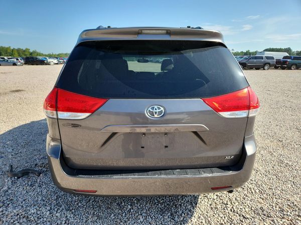2014 TOYOTA SIENNA