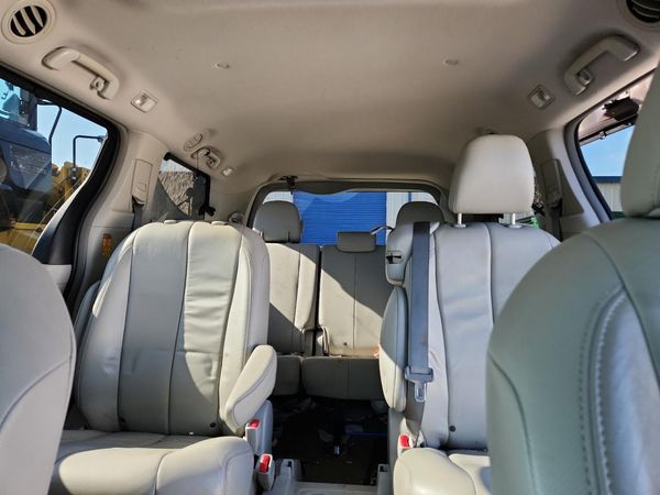 2014 TOYOTA SIENNA