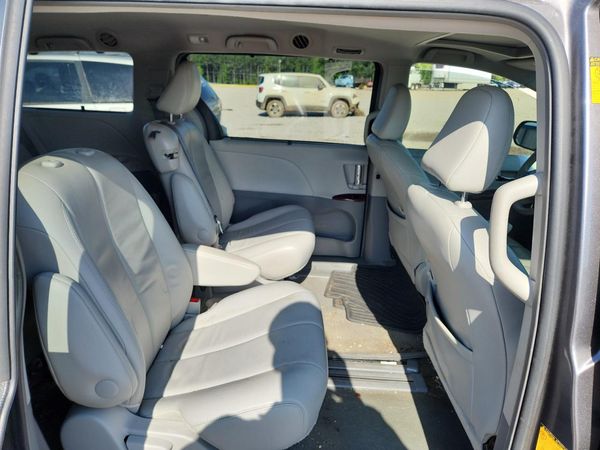 2014 TOYOTA SIENNA