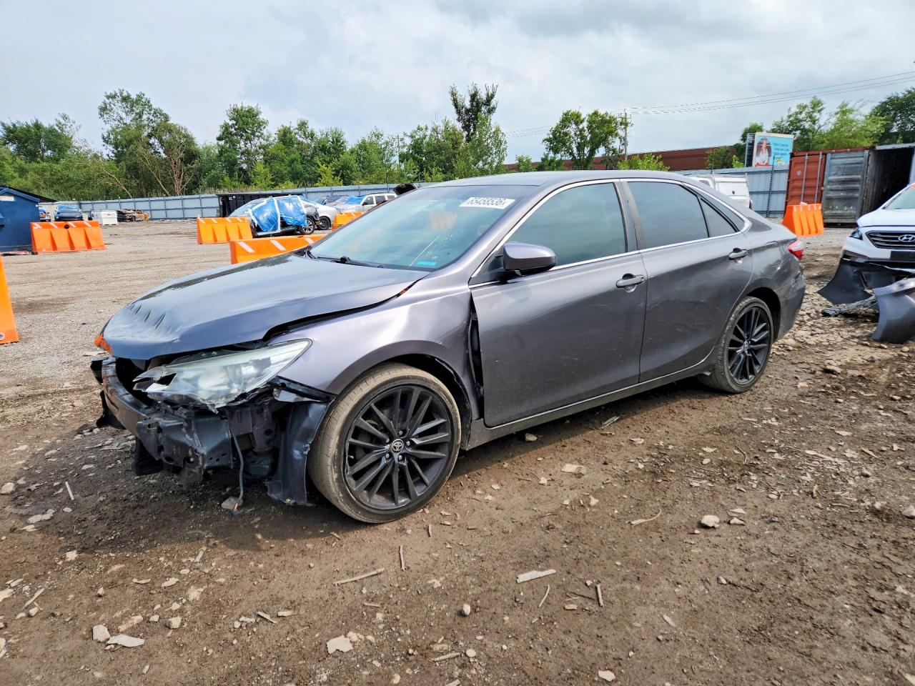 2016 TOYOTA CAMRY — Front 3/4
