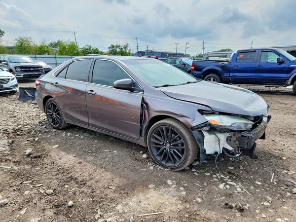 2016 TOYOTA CAMRY — Passenger 3/4