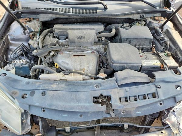 2016 TOYOTA CAMRY — Engine bay