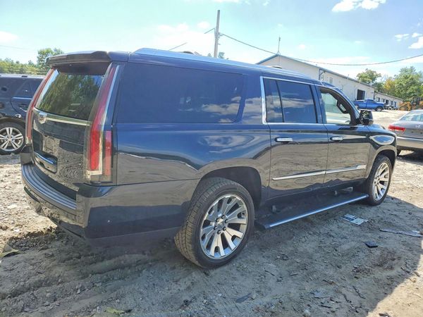 2017 CADILLAC ESCALADE ESV Platinum