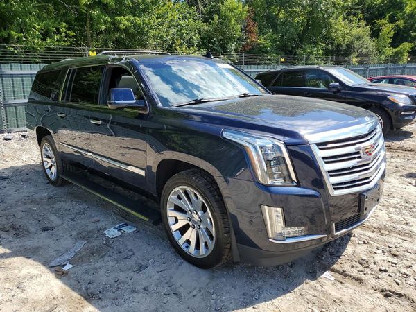 2017 CADILLAC ESCALADE ESV Platinum