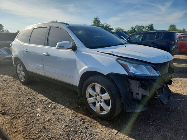 2017 CHEVROLET TRAVERSE 1LT — Passenger 3/4