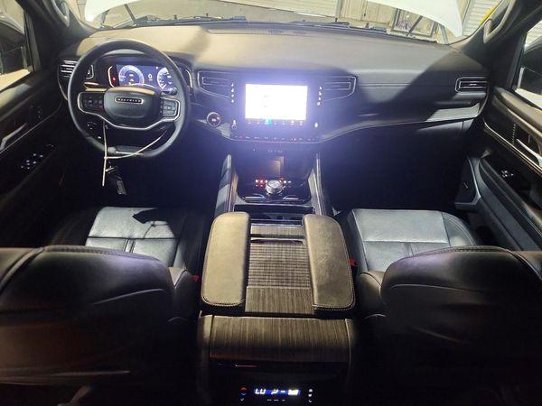 2024 JEEP WAGONEER L SERIES II 4X2