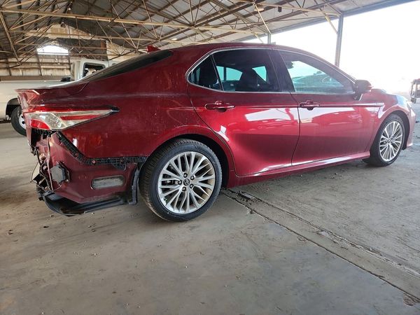 2019 TOYOTA CAMRY SOLA SE/XLE Hybrid