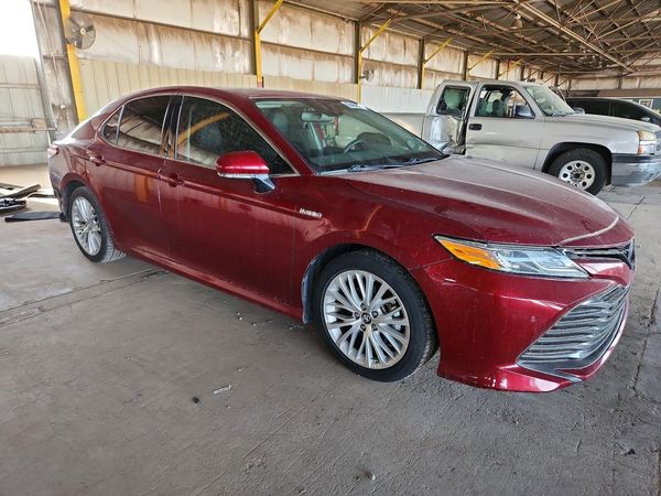 2019 TOYOTA CAMRY SOLA SE/XLE Hybrid