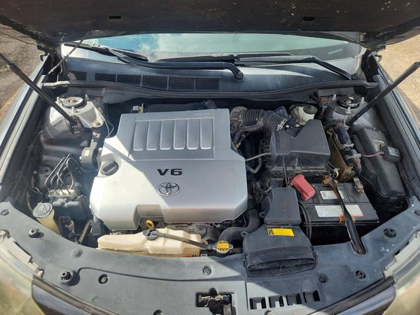 2012 TOYOTA CAMRY — Engine bay