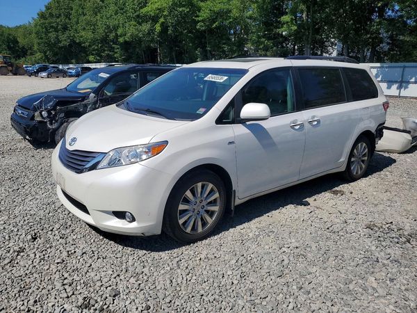 2017 TOYOTA SIENNA