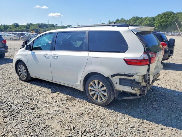 2017 TOYOTA SIENNA