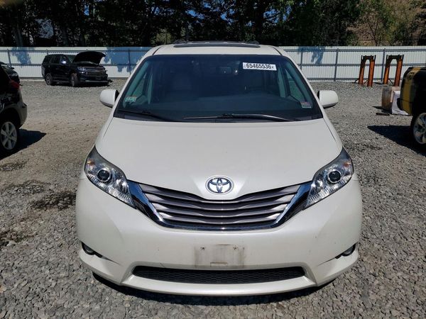 2017 TOYOTA SIENNA