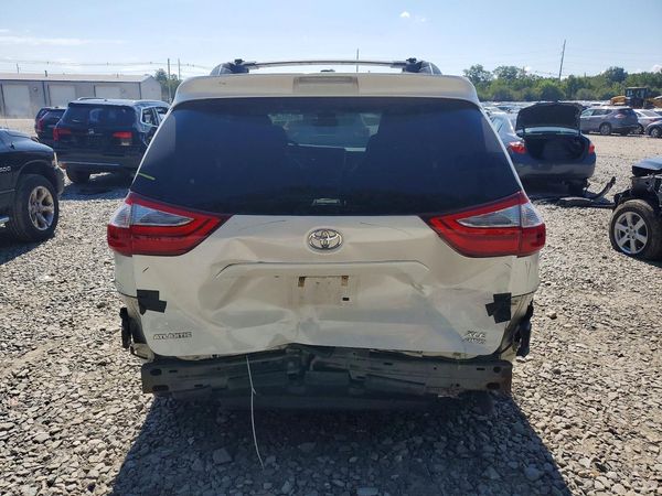 2017 TOYOTA SIENNA