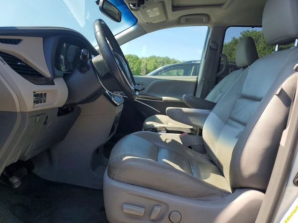 2017 TOYOTA SIENNA