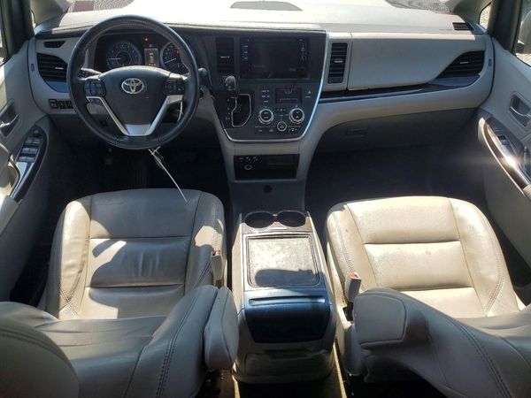 2017 TOYOTA SIENNA