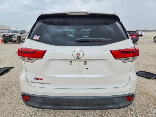 2019 TOYOTA HIGHLANDER LE